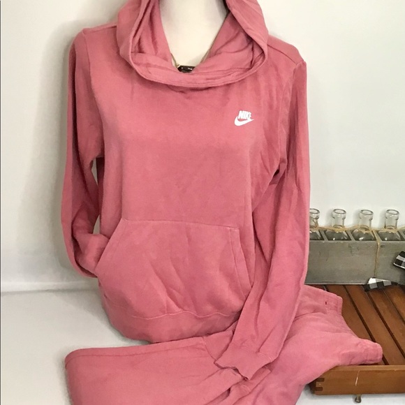 NIKE WOMENS SPORTSWEAR JOGGING SUIT #0323